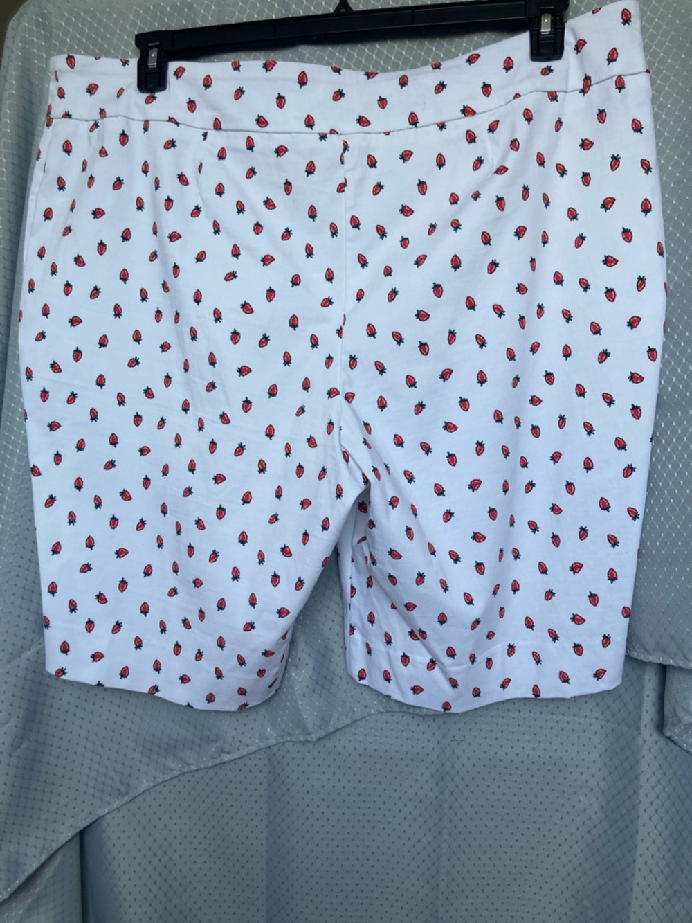 Zac & Rachel Pull on short White with strawberry print short casual summer 24W - Picture 7 of 17